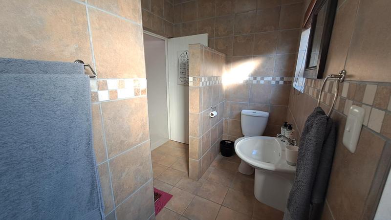 6 Bedroom Property for Sale in Stilbaai Wes Western Cape